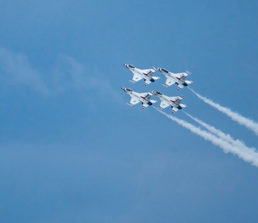 Symbolbild zu „Übung mit 4 Jets: einer stürzt ab“