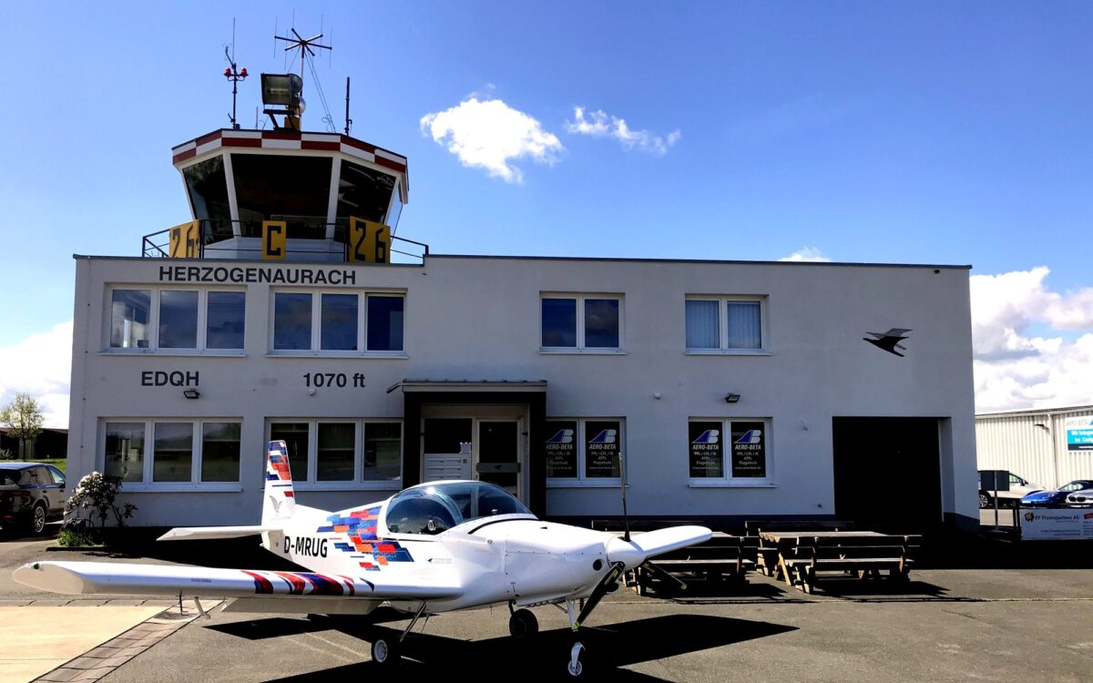 Archivbild zu „Ultraleichtflieger stürzt ab: beide Insassen tot“