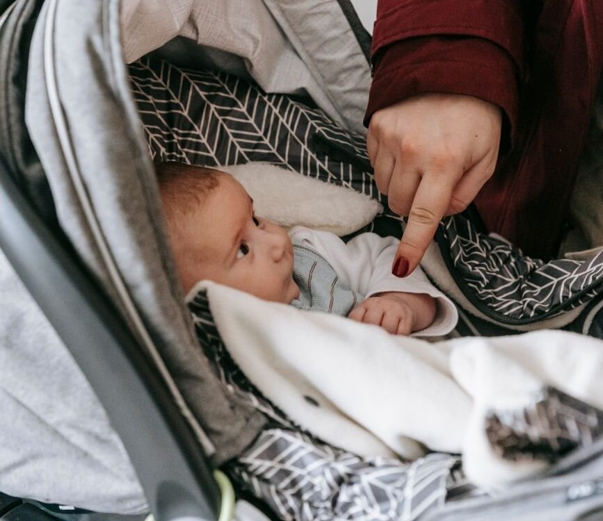 Symbolbild zu „Lebensgefahr: 2 Kindersitze fallen durch“