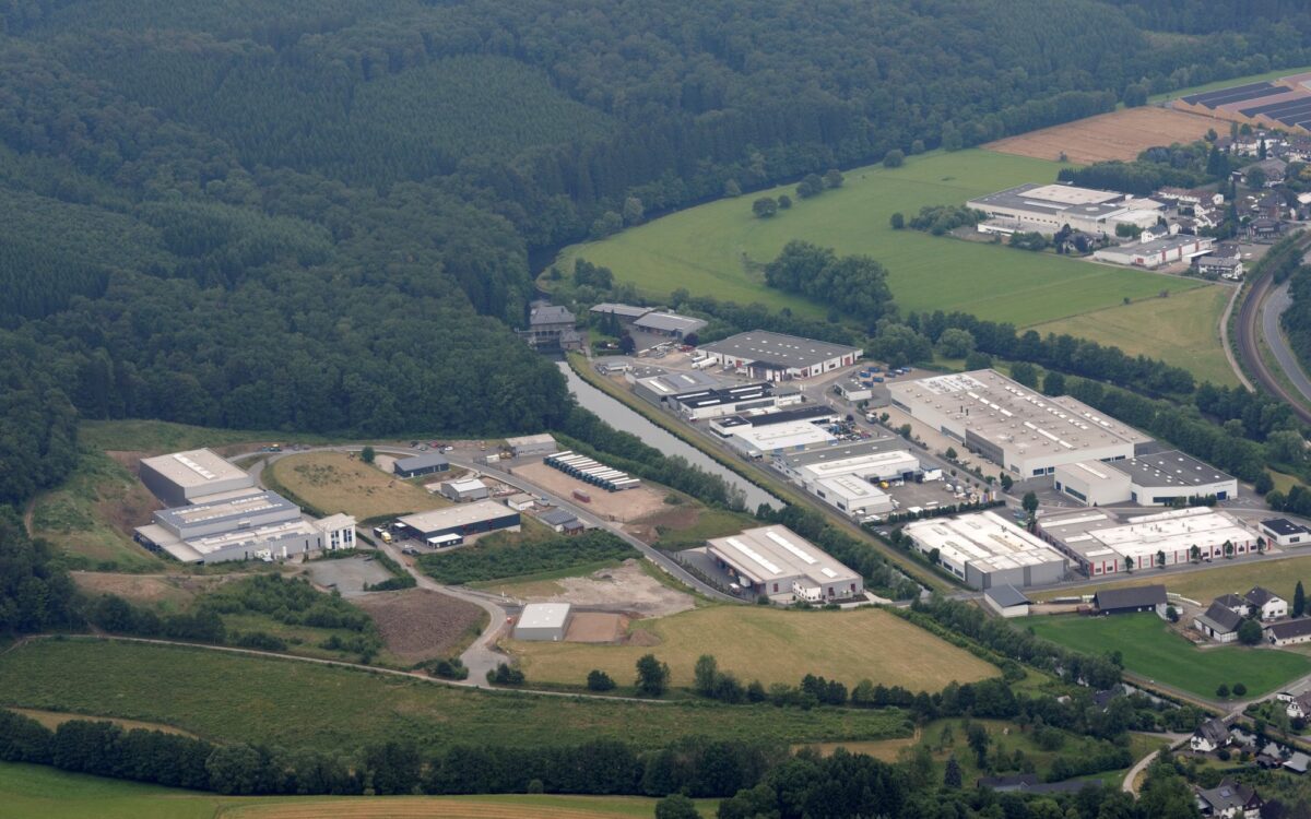 Archivbild 2014: Gewerbegebiet Industriestraße, Finnentrop zu „Putin stellt Menshen unter Kreml-Verwaltung“