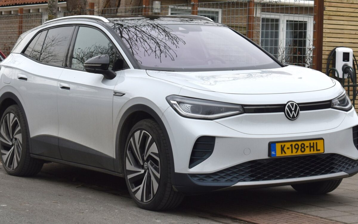 Archivbild zu „VW ruft fast 72.700 E-Autos zurück“