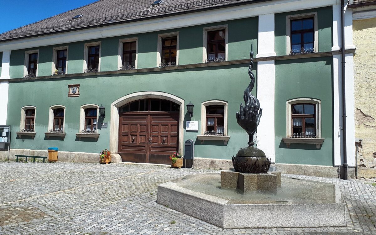 Archivbild 2020: Rathaus in Eslarn zu „Explosionsmeldungen, aber keine Schäden“