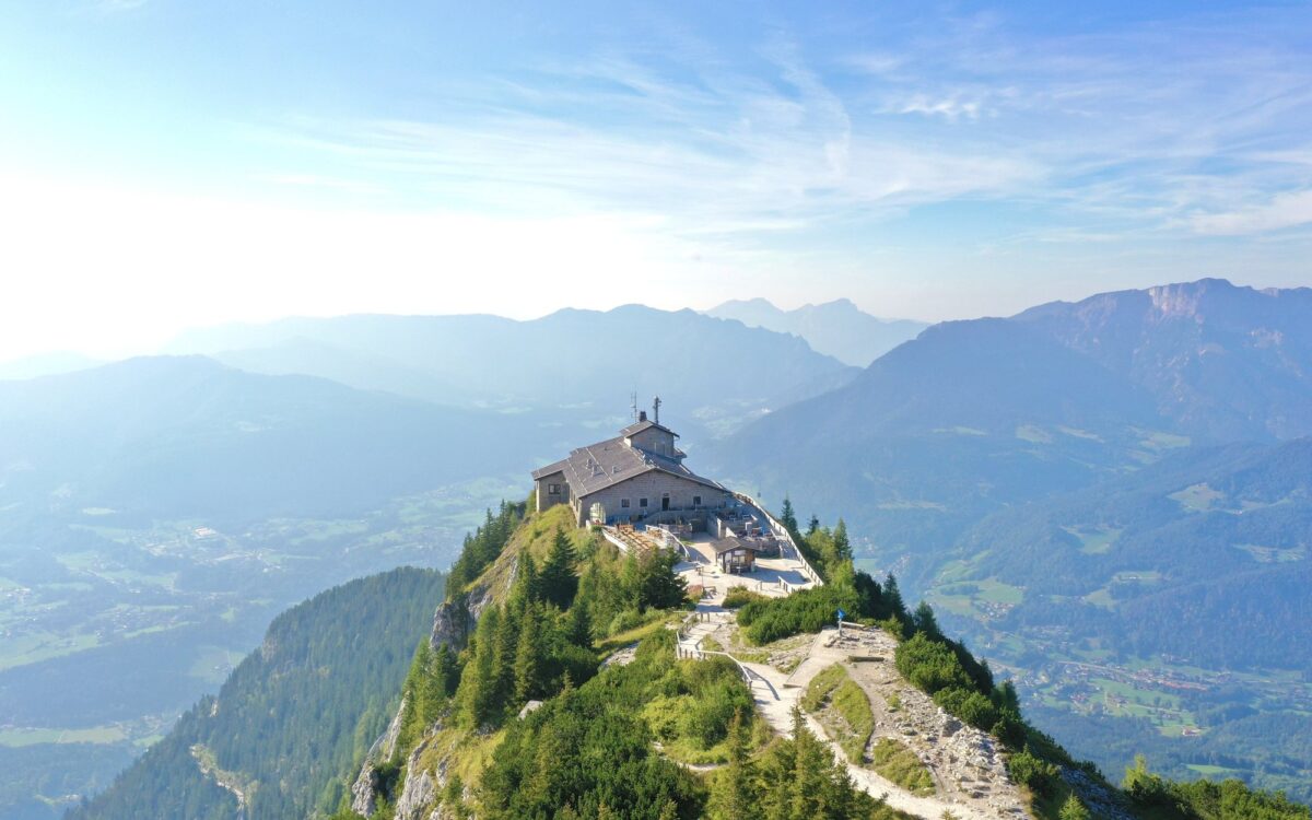 Archivbild 2023: Das Kehlsteinhaus auf dem Kehlstein, vor dem Brand zu „Kehlsteinhaus brennt, eine Festnahme“