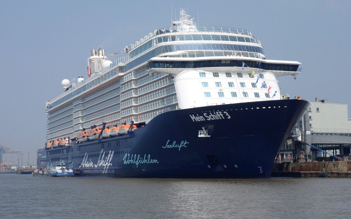 Archivbild 2018: „Mein Schiff 3“ an der Columbuskaje in Bremerhaven zu „„Mein Schiff 3“ kollidiert mit 2 Frachtern“