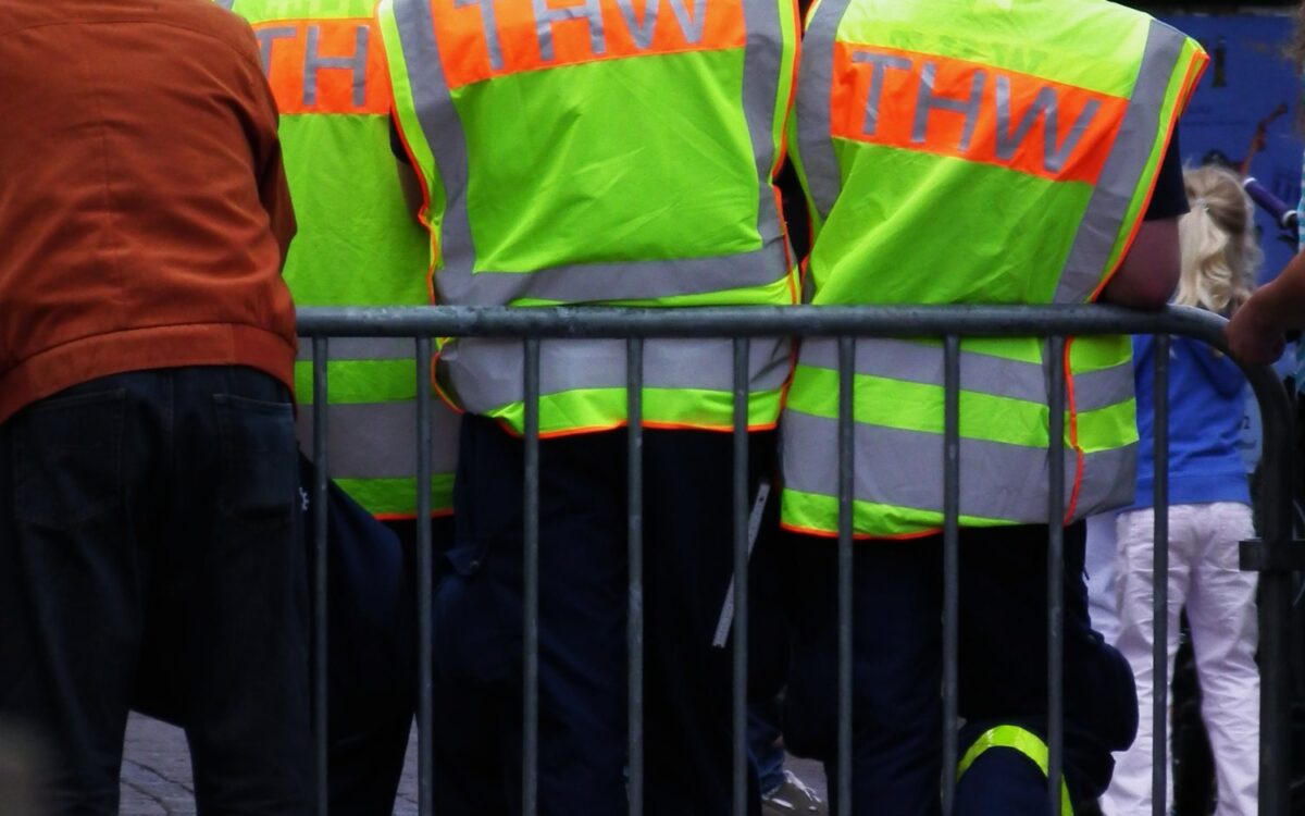 Symbolbild: THW-Einsatzkräfte (Fulda, 2012) zu „Einsturzgefahr: 27 Bewohner untergebracht“